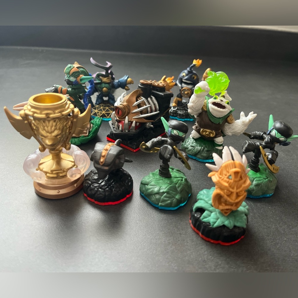 Skylanders Action Figures Lot 10 pieces
